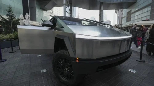 Tesla, Cybertruck modellerinin fiyatlarını neden artırdı?