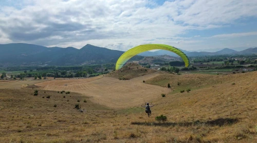 Turhal’da yamaç paraşütü başlangıç eğitimi tamamlandı