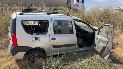 Afyonkarahisar Bolvadin'de otomobil şarampole girdi : 2 kişi yaralandı