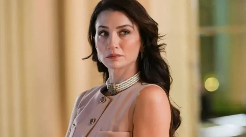 Aşk ve Taht dizisinde Nurcihan karakterine hayat veren Ceren Benderlioğlu kimdir?