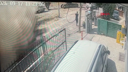 Avcılar'da kontrollü yıkım sırasında 4 katlı bina çöktü: Yoldan geçen vatandaşlar son anda kurtuldu