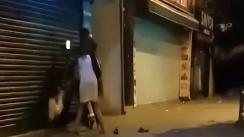 Beyoğlu'nda sokak ortasında darp : Erkek arkadaşından şikayetçi olmadı
