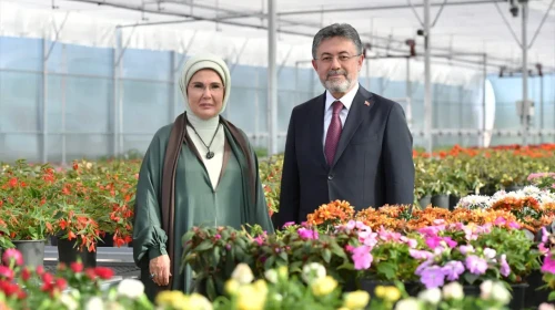 Emine Erdoğan Milli Botanik Bahçesi’nde : Ata tohumlarından yetişen ürünleri topladı