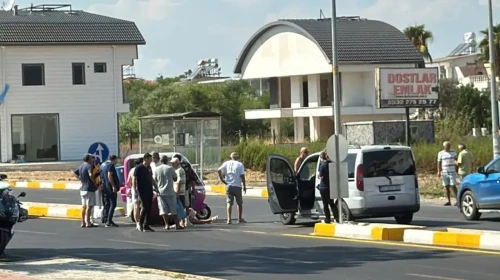 Hafif ticari araç ile 3 tekerlekli motosiklet çarpıştı !