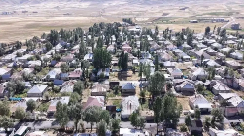Hakkari'de 220 haneli köyün simetrik düzeni hayran bıraktı