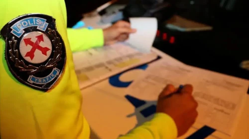 İstanbul'da ambulansa yol vermeyen sürücü yakalandı : 46 bin TL ceza