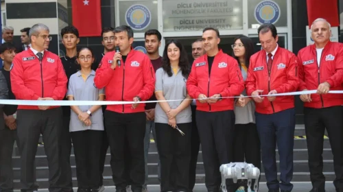 Kacır ve Bayraktar Diyarbakır'da : Dicle Üniversitesi'nde Milli Teknoloji Atölyesi açıldı
