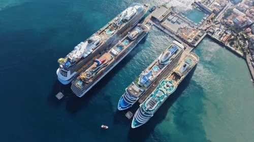Kuşadası'na 4 dev kruvaziyer aynı anda yanaştı : 11 bin 811 turist akını !