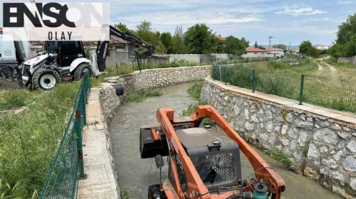 Çorum’da sağanak sonrası alarm: Ekipler dere yatağını eski sağlığına kavuşturmak için sahaya indi
