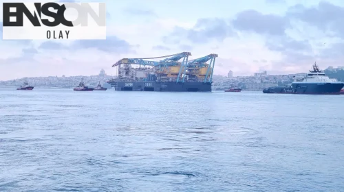 İstanbul Boğazı'nda Trafik Çift Yönlü Askıda: Dünyanın Üçüncü En Büyük Vinç Gemisi Saipem 7000 Görüntülendi