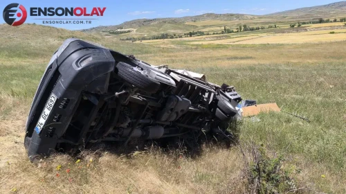 Çorum'da kamyonet devrildi, 2 kişi yaralandı