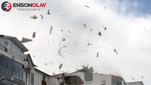 Bitlis Ahlat'ta hortum : Çatılar uçtu