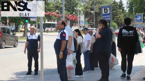 Sakarya’da ulaşım çıkmazı: Esnaf kontak kapattı, duraklar dolup taştı