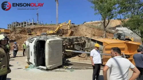 Beykoz'da hafriyat kamyonu devrildi : Sıkışan sürücüyü itfaiye kurtardı