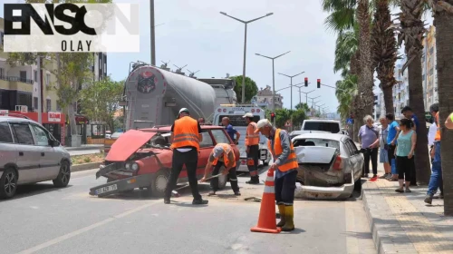 Silifke’de zincirleme kaza: Park halindeki araçlara çarptı, ortalık savaş alanına döndü