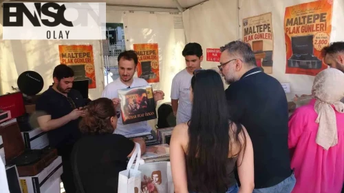 Maltepe'de Plak ve İğne Arasındaki Eşsiz Buluşma Anı Etkileyici Nostaljiyi Beraberinde Getiriyor