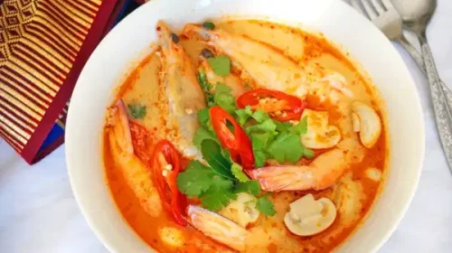 Tayland'ın Lezzetli Sırrı: Tom Yum Goong Artık Sofralarınızda!