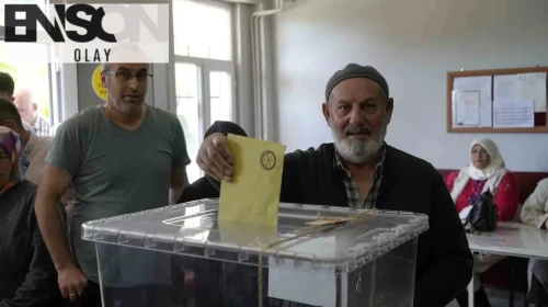 Tarihi Bir An: Gümüşhane'de Tekke'de Sandık Başında İlk Başkanını Seçiyor!