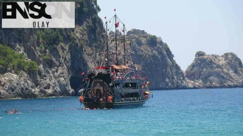 Alanya'da hava sıcaklığı 30 dereceyi gördü, turistler sahile koştu