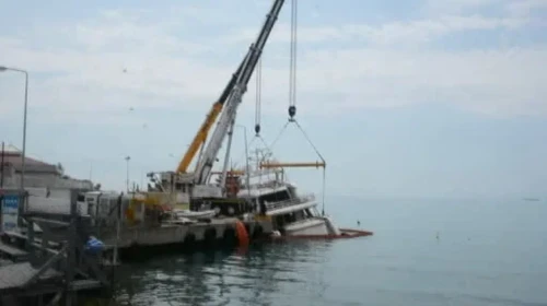 Sinop'ta yan yatan lüks yatın kurtarma çalışmaları devam ediyor
