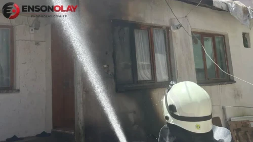 Eskişehir’de müstakil evin çatısında çıkan yangın söndürüldü
