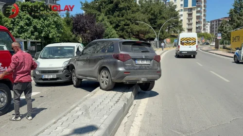 Samsun'da SUV ile hafif ticari araç çarpıştı, 2 kişi yaralandı