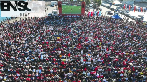 Milli maç coşkusuna YKS ayarı: O illerde dev ekranlar kurulmayacak!