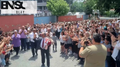 44 yıllık maraton bitti: Eğitim çınarı okulundan alkışlarla uğurlandı