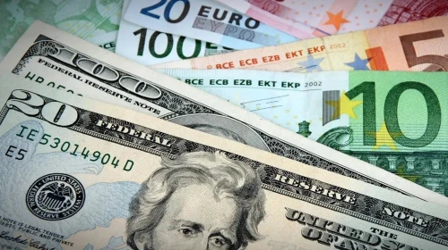 Dolar zirveye koşuyor, Euro nefes tutuyor