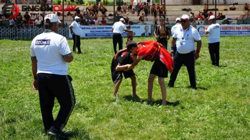 Aşırtmalı aba güreşi Türkiye şampiyonası şahinbey er meydanında başladı