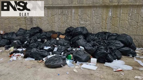 Şifa dağıtması gereken yerde hijyen alarmı: Hastane bahçesindeki atıklar isyan ettirdi