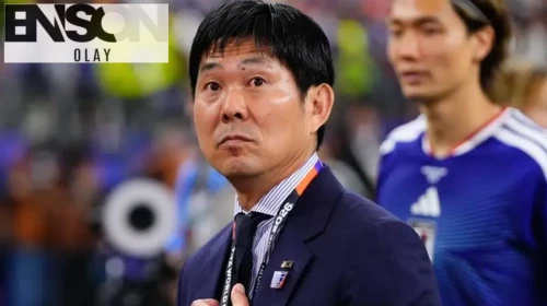 Dünya Kupası’nda akılalmaz anlar: Japon hoca sahaya tahtayla çıktı, herkes şoke oldu!