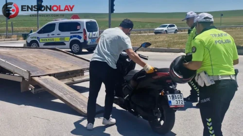 Çorum'da kaza : Otomobil ile motosiklet çarpıştı, sürücü yaralandı