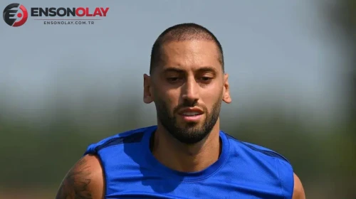 Milli futbolcumuz Hakan Çalhanoğlu, Bayburt'taki tatilinden sonra Inter'in kampına katıldı ve sürpriz bir imaj sergiledi!