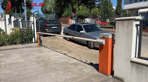 Tapudaki anlaşmazlık sonrası şok edici iddialar ortaya çıktı: Tartıştığı personelle 'iş makineli' misilleme yaptı, binanın önünü kazdırdı!
