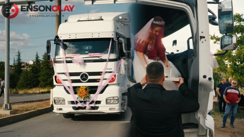 Keşan'da TIR şoföründen unutulmaz bir jest: Damadın çekicini gelin arabasına dönüştürdü
