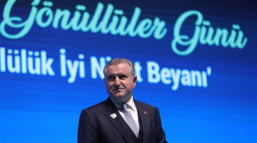 Bakan Bak, Zeynep Sönmez’i tebrik etti