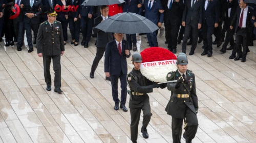 Yeni Parti Lideri Özel'in Başkanlığındaki Delegasyon, Anıtkabir'i Ziyaret Etti
