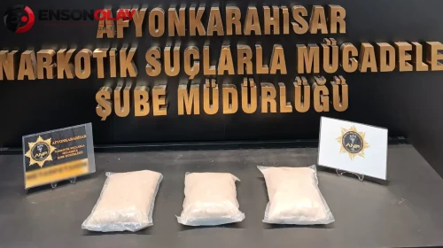 Afyonkarahisar'da minibüs koltuğundan 3 kilogram uyuşturucu çıktı
