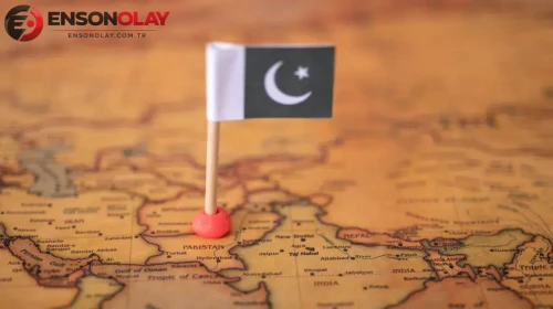 Pakistan'da yağış faciası : Kerpiç evin çatısı çöktü, çok sayıda kişi öldü