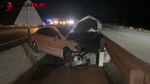 Konya'da iki aracın karıştığı kazada otomobil sürücüsü otostop çekerek kaçtı
