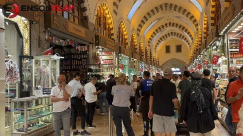 Mısır Çarşısı'nda yangın : 2 kişi dumandan etkilendi