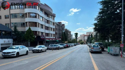 Ankara Çankaya'da aracının kontrolünü kaybeden sürücü 7 otomobile çarptı