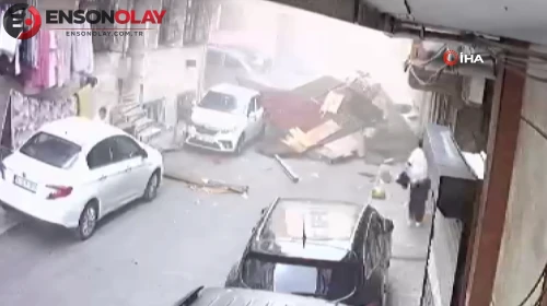 Esenler’de Şiddetli Fırtınada Çatı Uçma Tehlikesi: İnsanlar Şans Eseri Kurtuldu