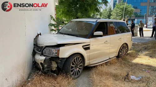 Elazığ'da cip yayaya çarptı : 1'i ağır 2 kişi yaralandı