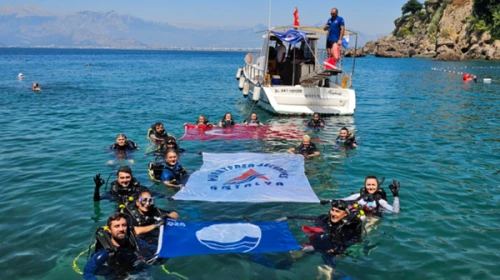 Erenkuş Plajı’nda deniz dibi temizliği