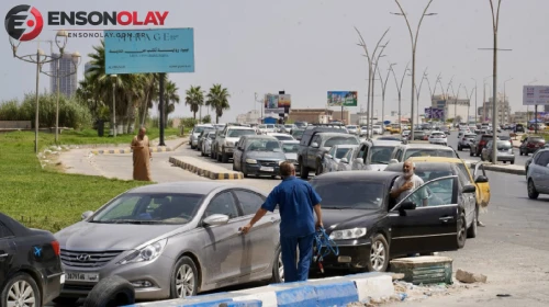 İstasyonlarda kuyruklar yüzlerce metreyi buldu