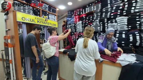 Okul kıyafetlerinde yeni dönem : Arma zorunluluğu geri geldi