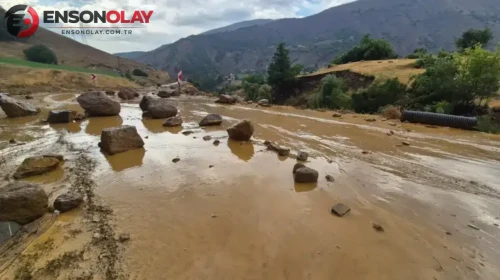 Bingöl'de heyelan : Yedisu-Karlıova kara yolu ulaşıma kapandı