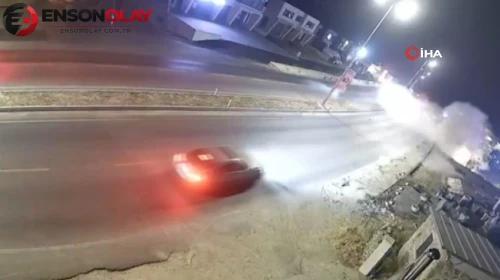 Bodrum'da kontrolden çıkan otomobil kamyonete çarpıp AVM otoparkına uçtu